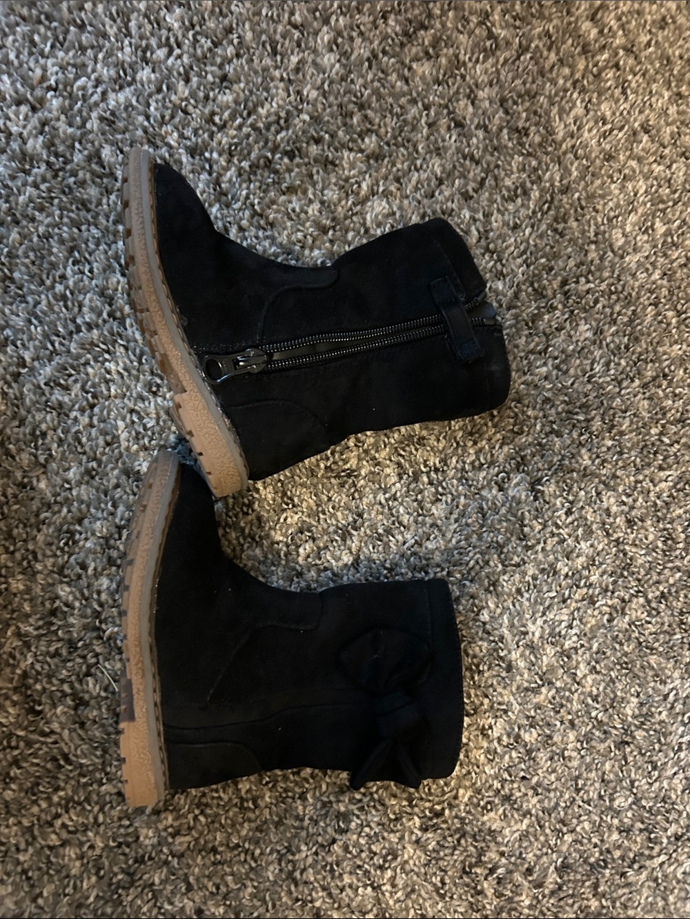 Black Suede-Look Girls' Boot with Side Zip and Bow